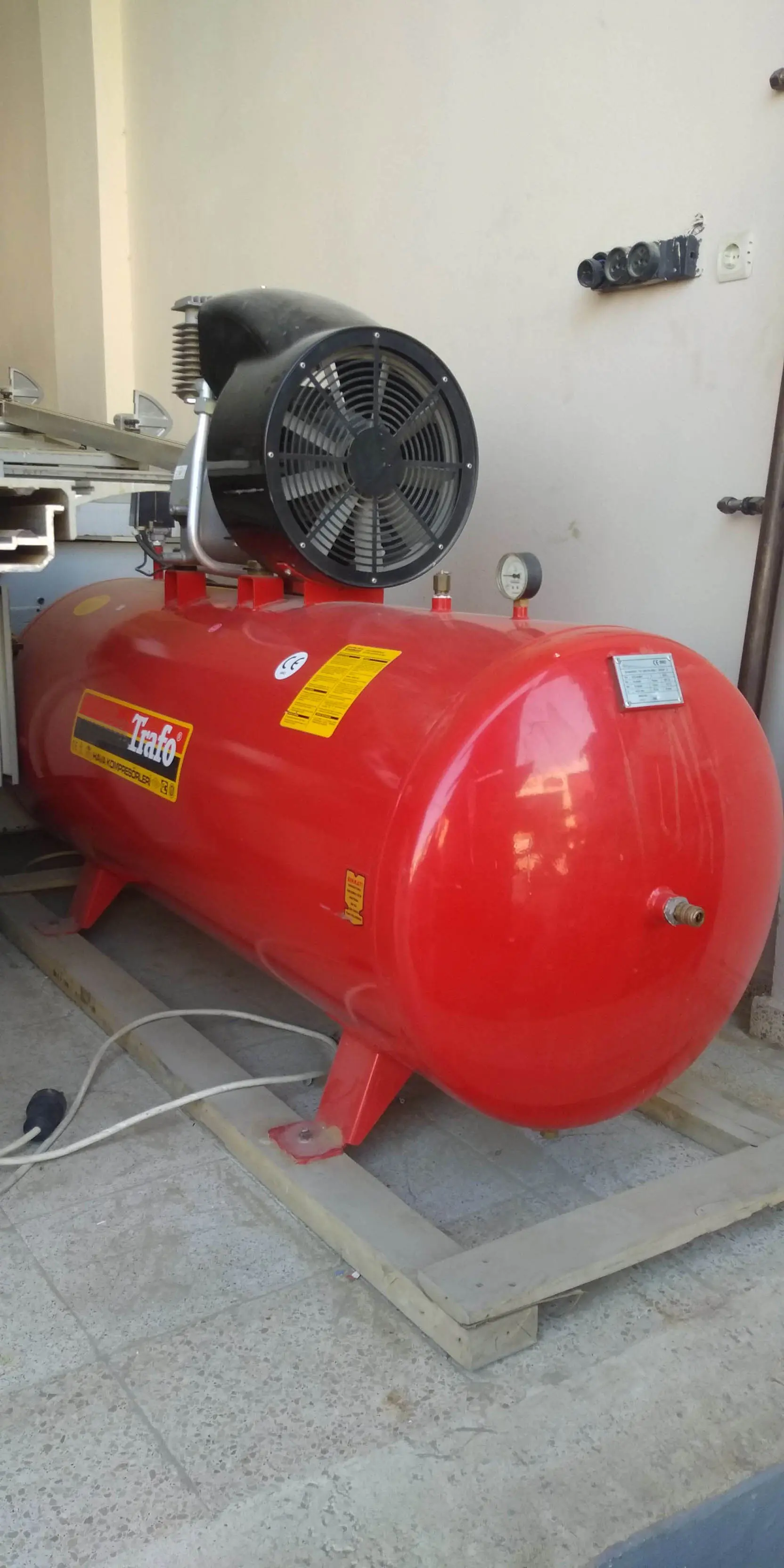 Rotary Screw Air Compressor Supplier for Workshops and Industry