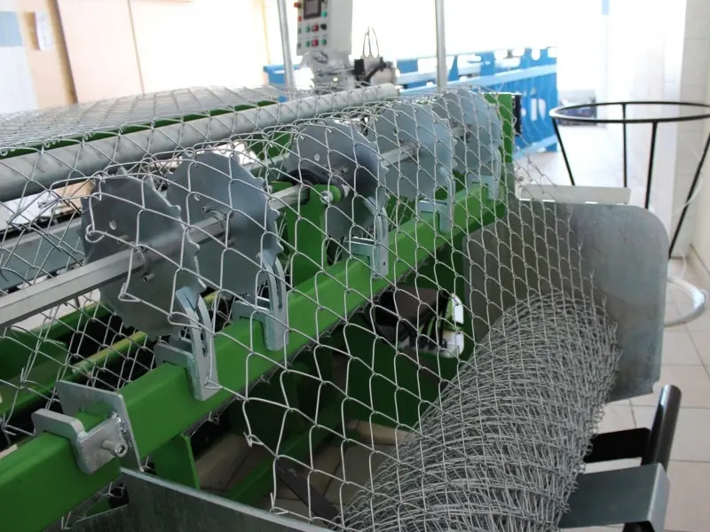 img/urunler/tel_orme_makinesi/wire_mesh_machine_production.webp