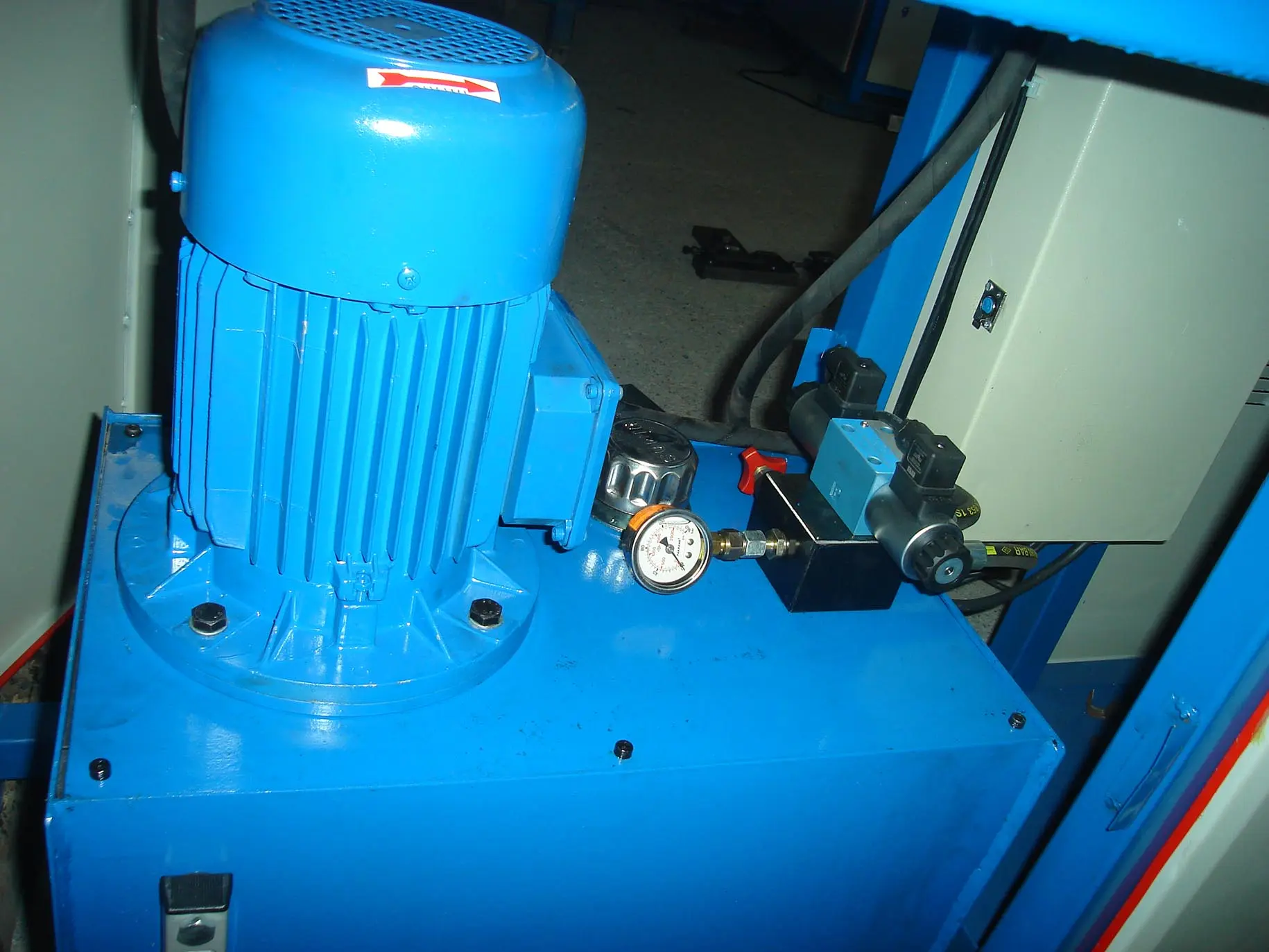 img/urunler/ck02/Creative_Hydraulic_Press_Technology_Machine.webp